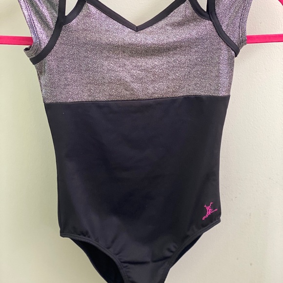 Leotard - Picture 1 of 3